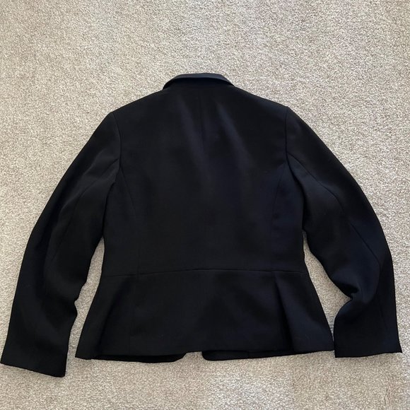 Chic Minimalist Liz Claiborne Black Blazer with Butterfly Rhinestone Brooch 10P - Picture 5 of 9